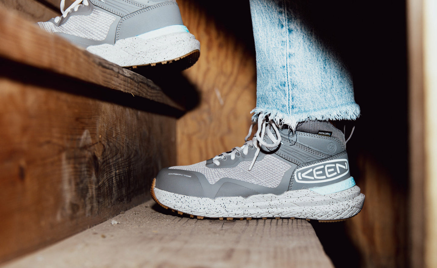 KEEN CSA Synchro Mid femme Gris acier/Gomme 1030862 — lifestyle dessus