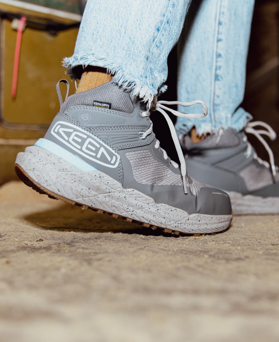 KEEN CSA Synchro Mid femme Gris acier/Gomme 1030862 — lifestyle droite